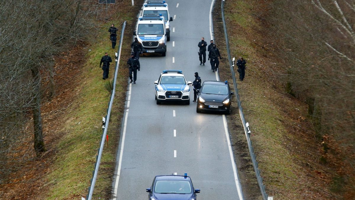 Pozor na něj, varovali kolegové před Němcem, kterého podezřívají z vražd policistů